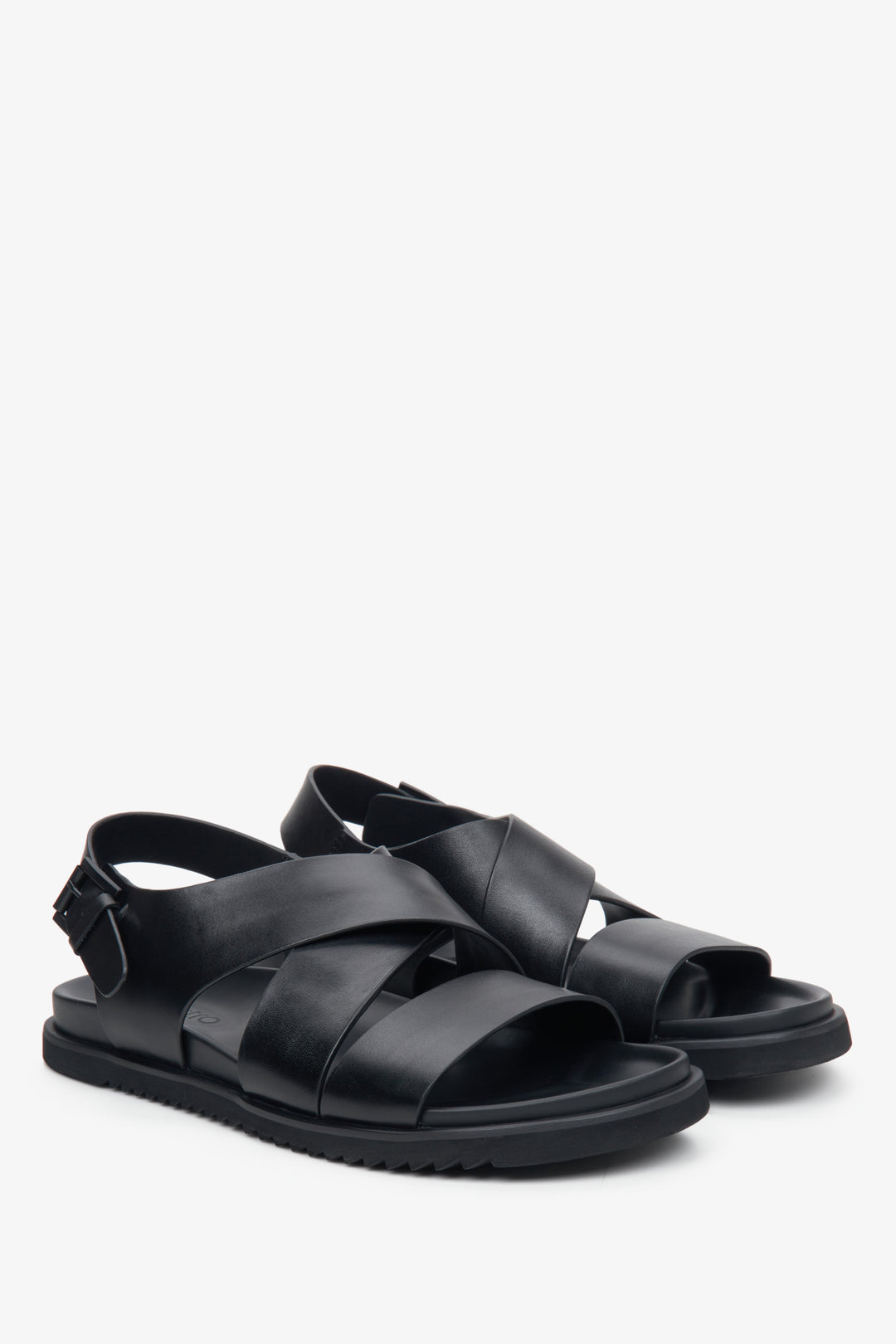 Men's black sandals with thick, crisscrossed straps for summer, by Estro.