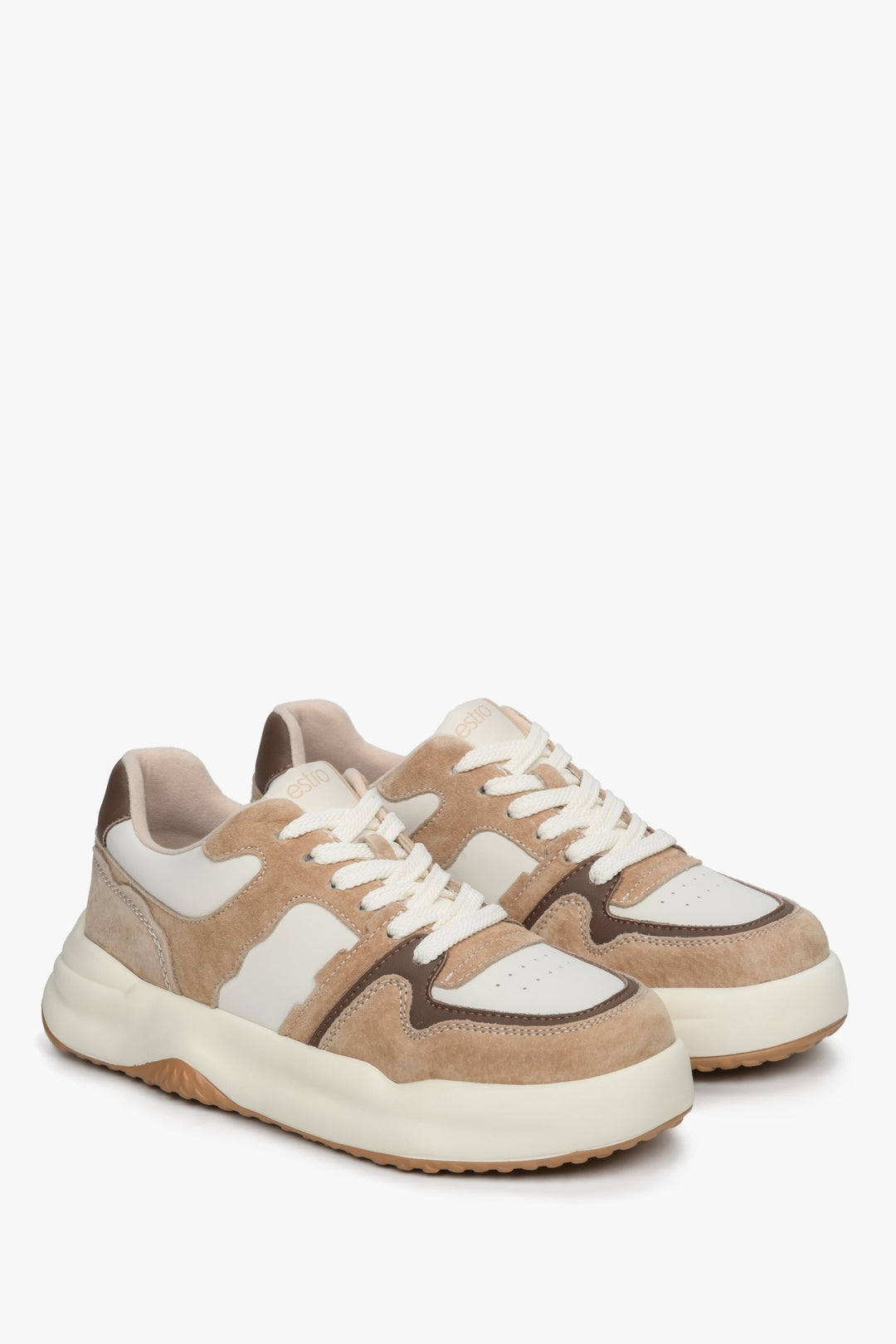 Women's casual sneakers in beige and white Estro - presentation of a shoe toe and sideline.
