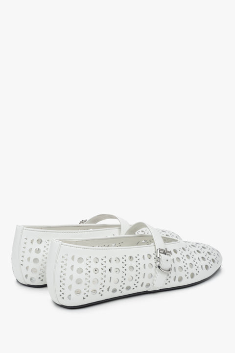 Delicate white Estro women's ballet flats, made of perforated genuine leather.