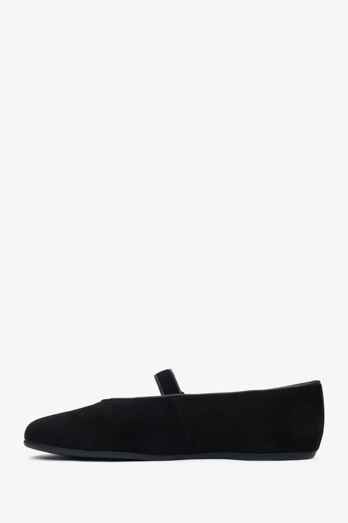 Stylish Estro women's ballet flats in black, made of soft genuine velour.