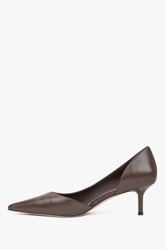 Stylish brown Estro women's high heels, made of genuine leather, with a classic design and a low, comfortable heel.