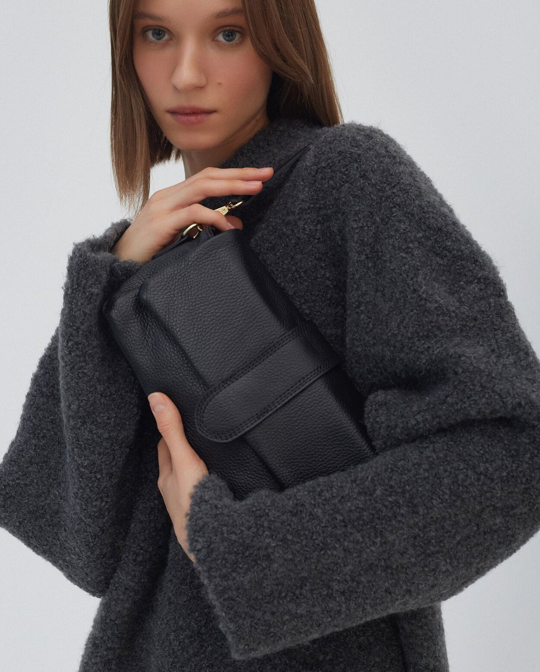 Women's elegant, small handbag in black Estro - fully-styled bag.