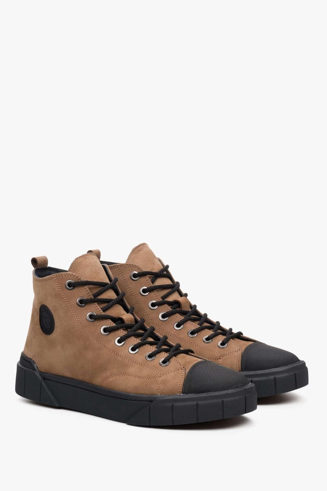 High-top brown men's lace-up sneakers by Estro - presentation of a shoe toe and sideline.