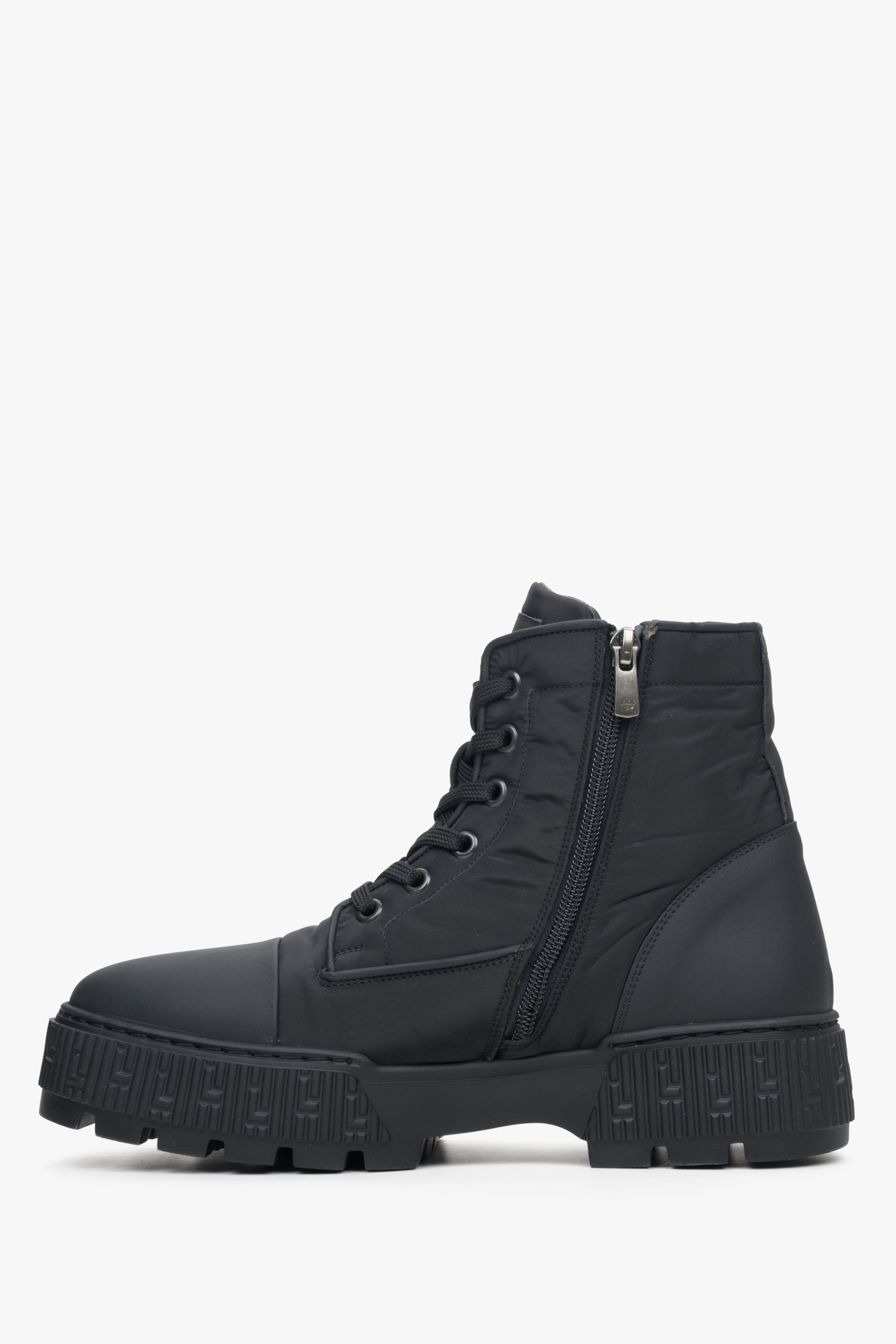 Women's black textile Estro boots - shoe profile.