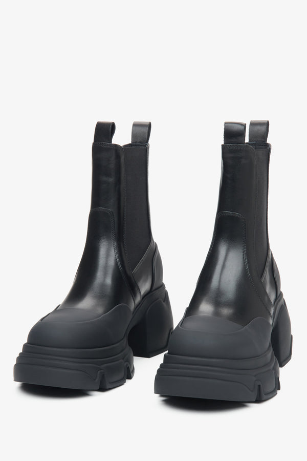 Black leather women's Chelsea boots by Estro – close-up of the toe of the shoes.