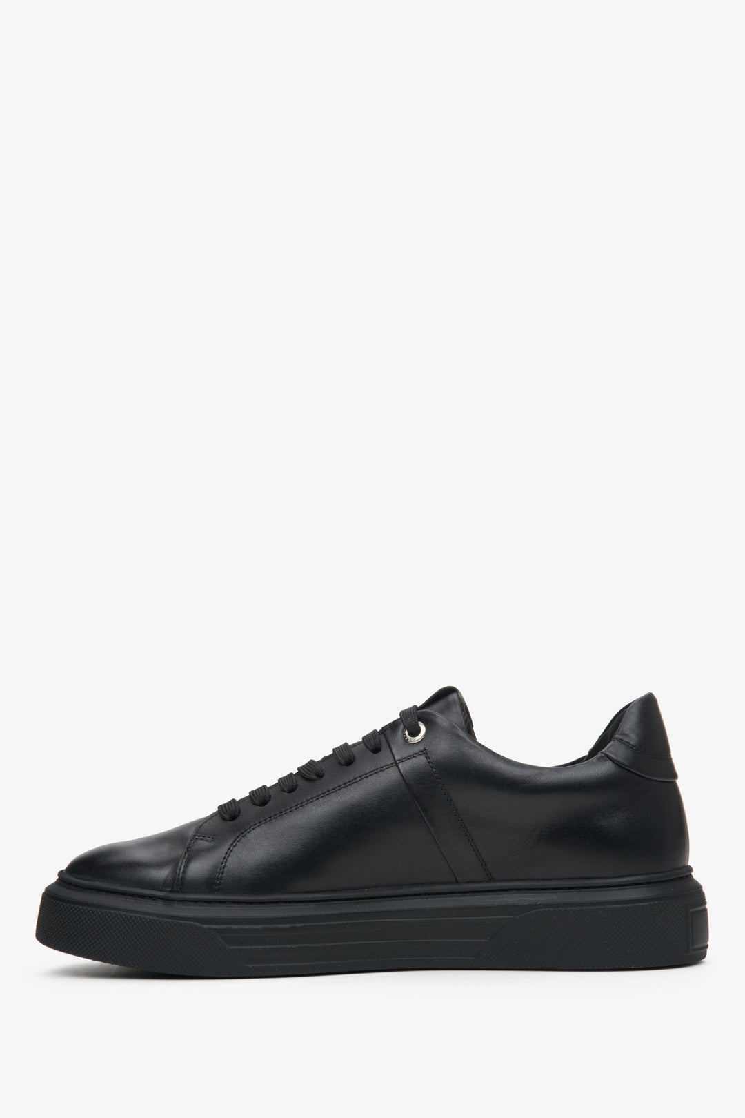 Black Estro men's sneakers made from natural leather with lacing - profile view.