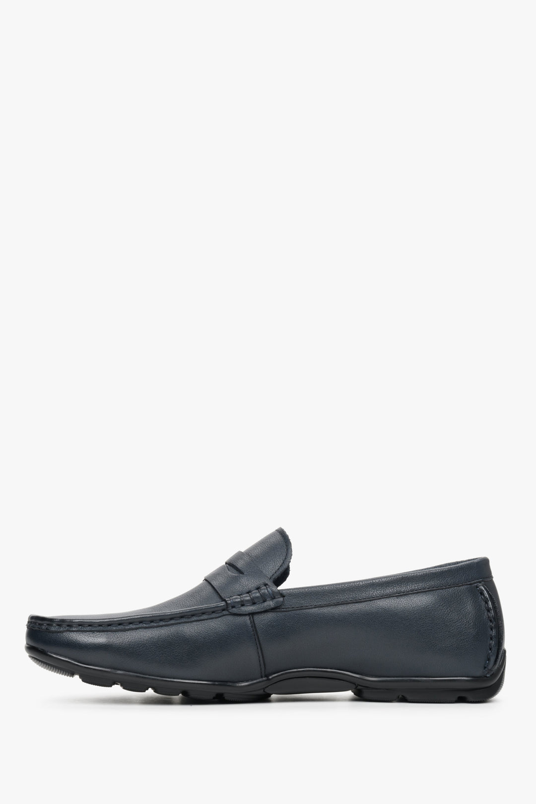 Men's navy blue leather loafers for spring and autumn - shoe profile presentation.