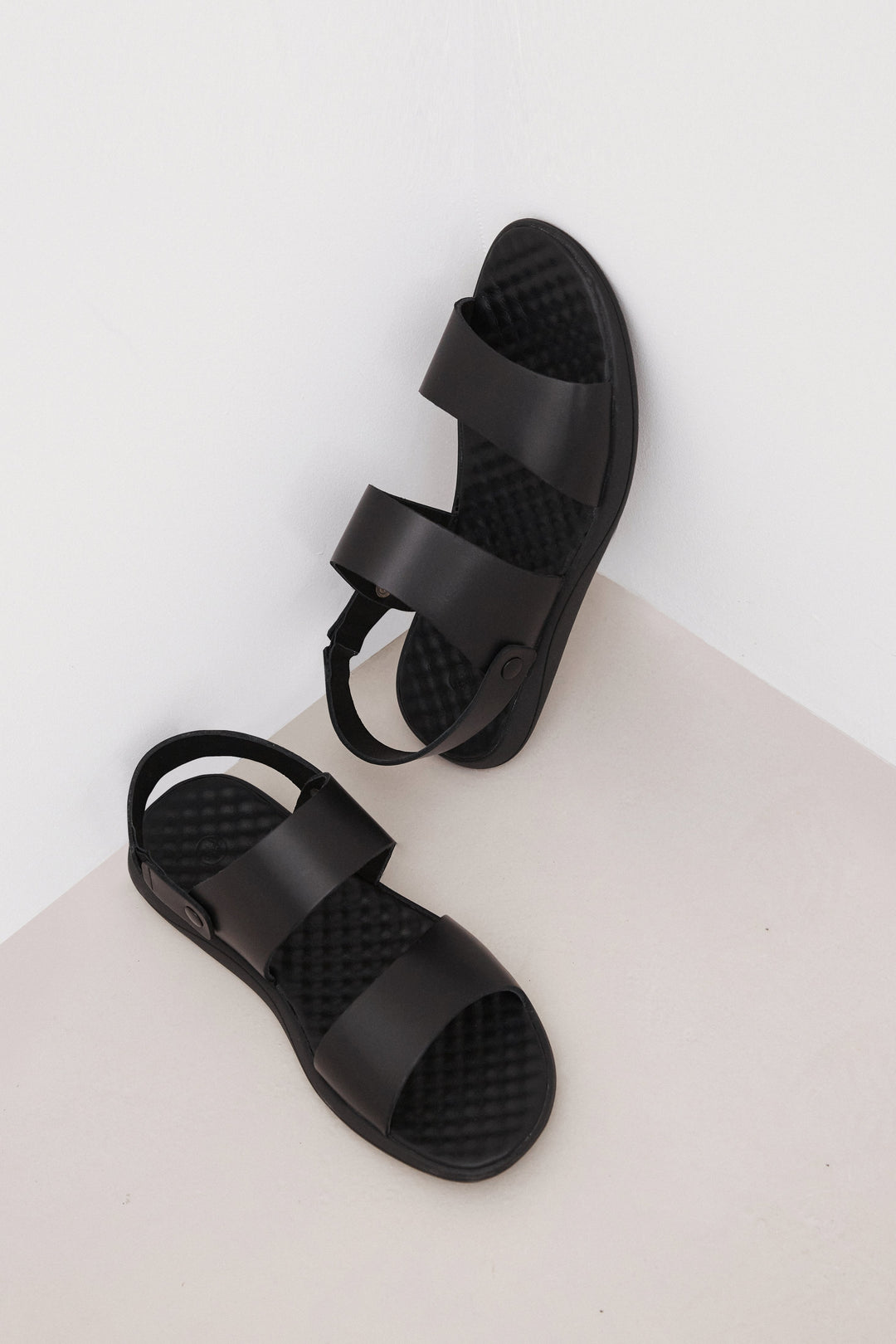 Men's Black Sandals with Thick Straps made of Genuine Leather Estro ER00112973.