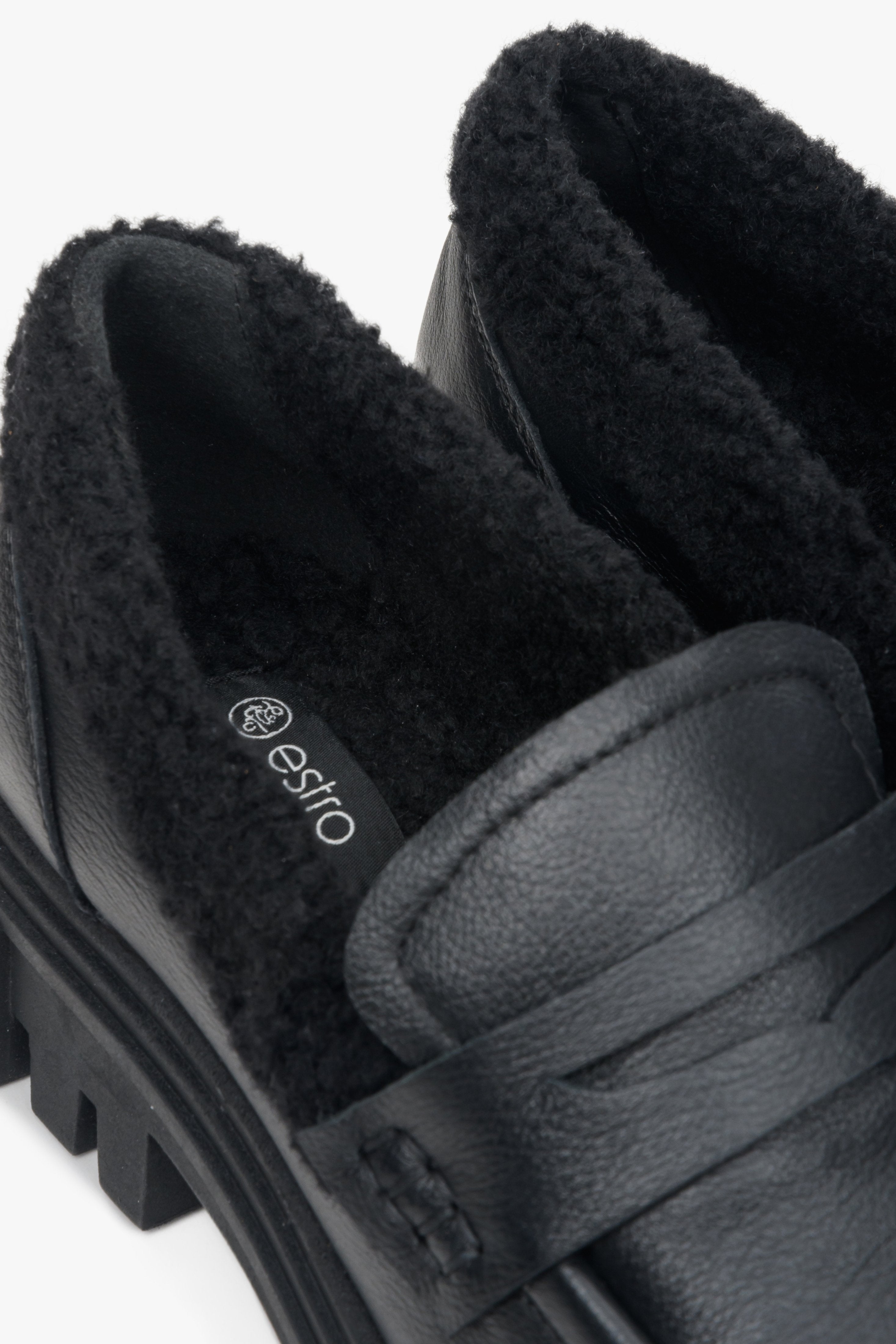 Women's black Estro  moccasins with synthetic fur - close-up of the insulating interior.