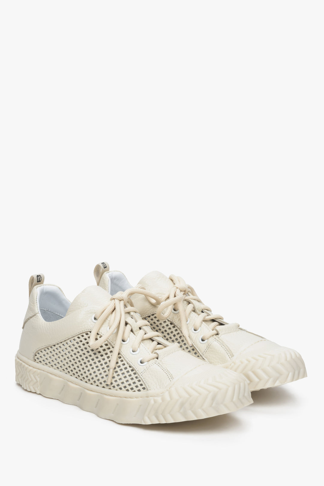 Women's beige ES 8 sneakers with laces and elevated sole.