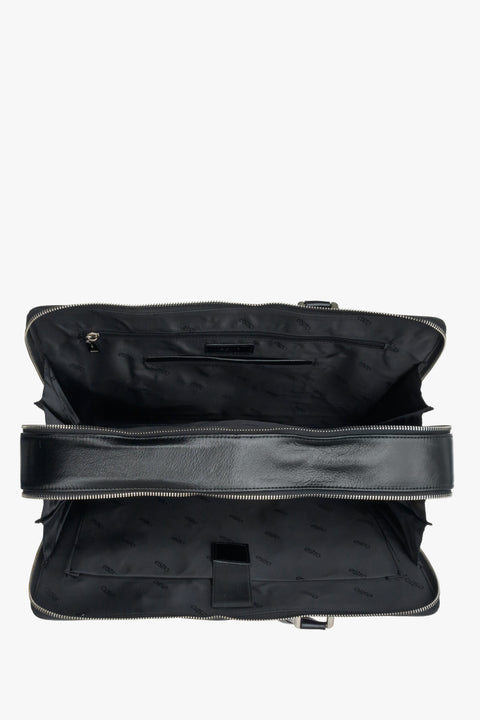 Men's black leather briefcase by Estro - interior of the model.