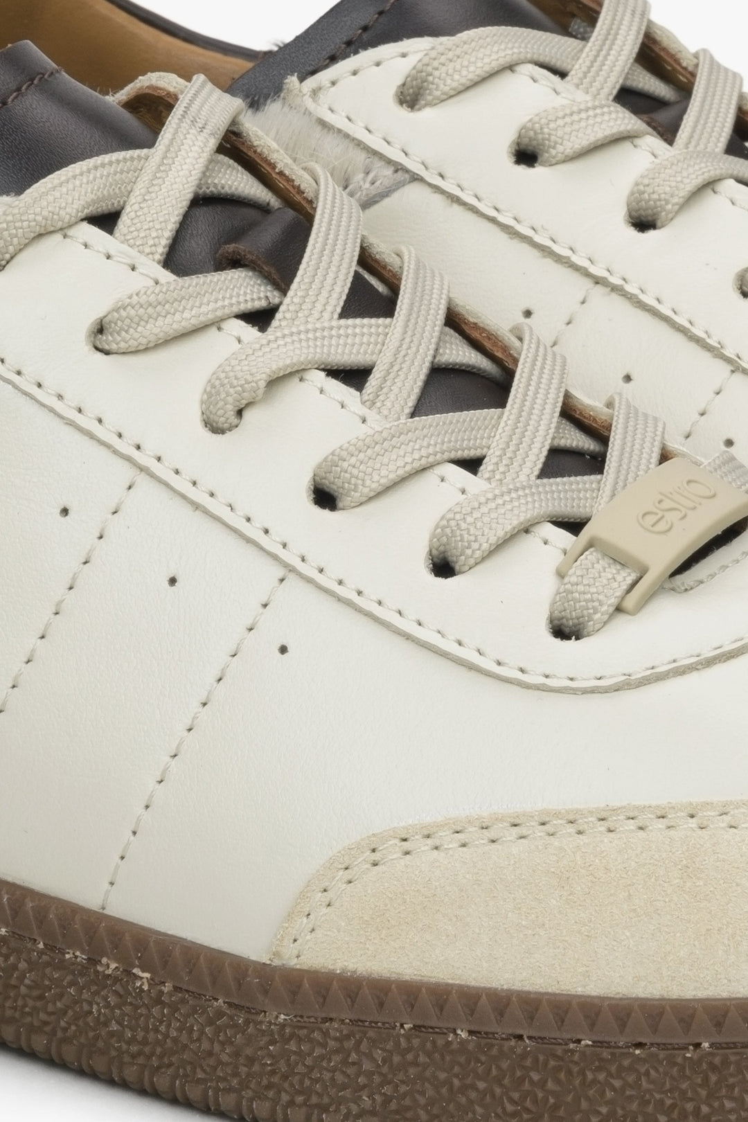 Estro leather women's beige sneakers - close-up of details.