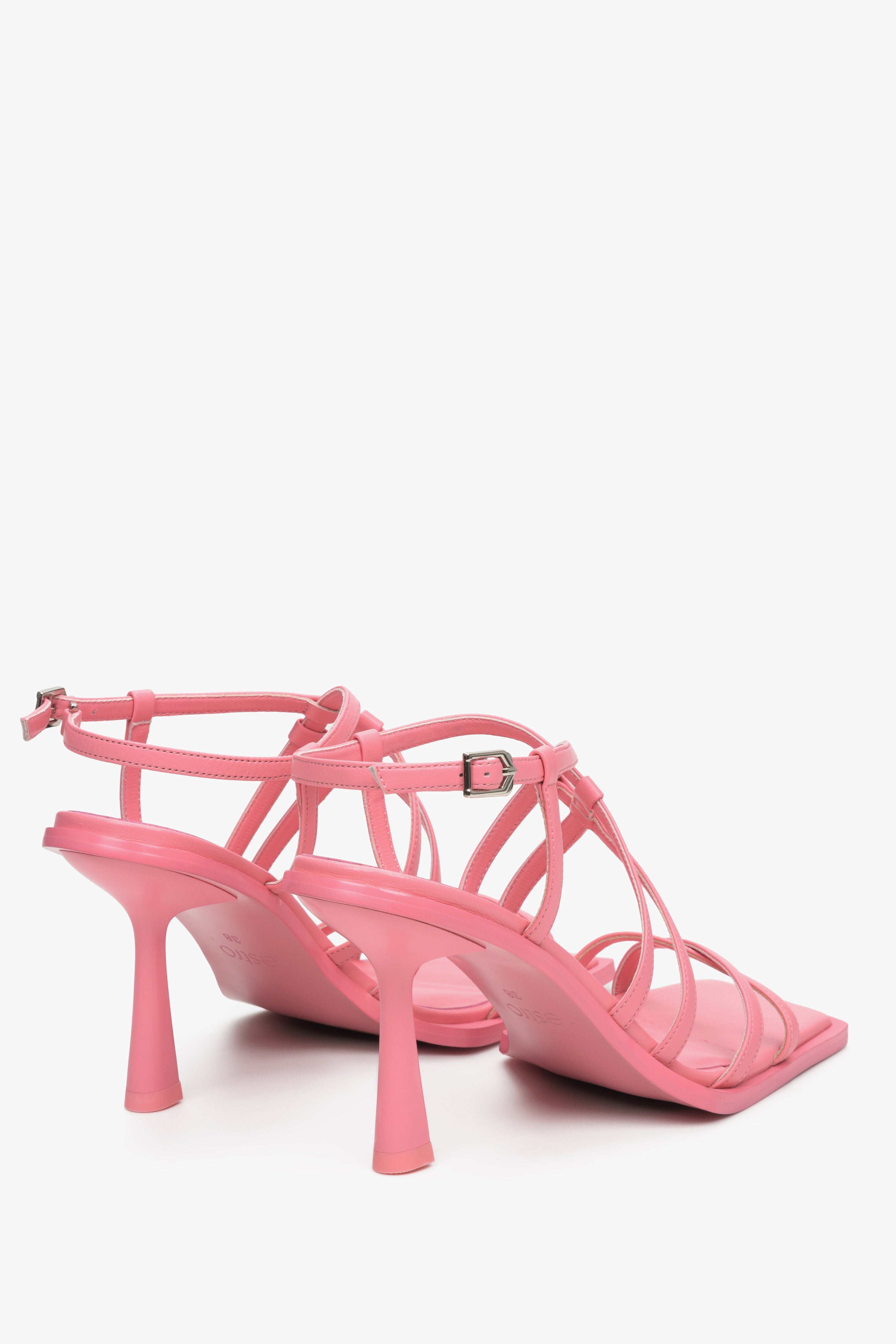 Women's heeled strappy sandals in pink, Estro brand - a close-up on a funnel heel.