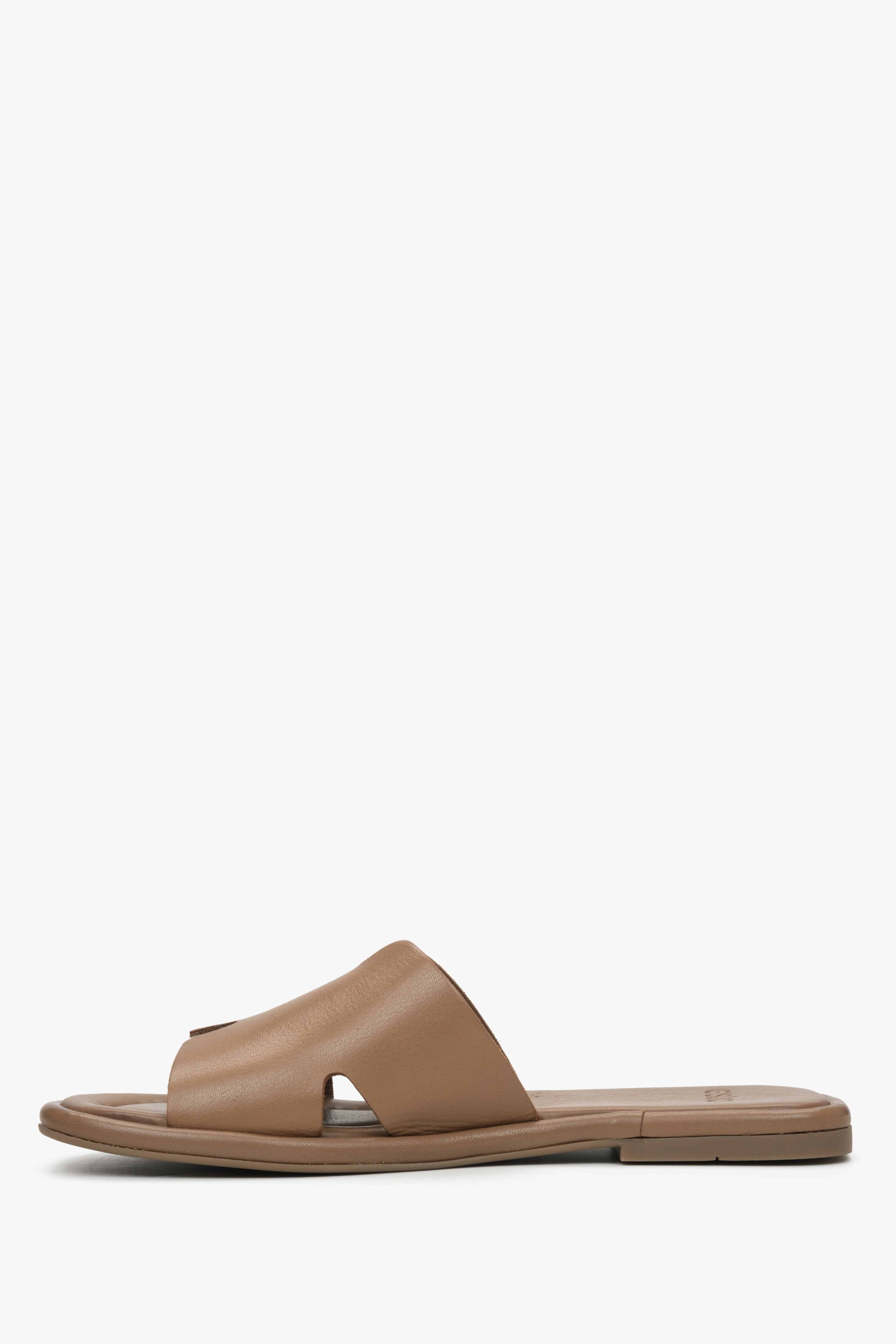 Estro's brown slide sandals - shoe sideline.