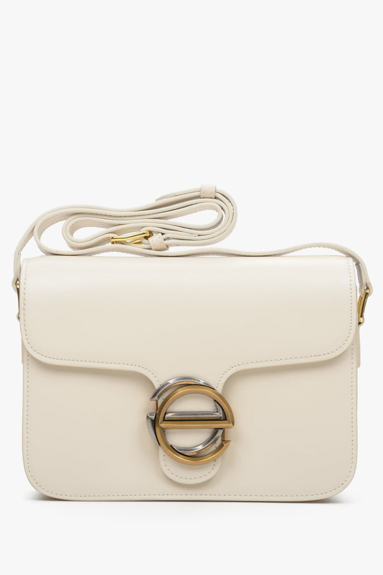 Women's small light beige handbag with gold hardware made of leather by Estro.