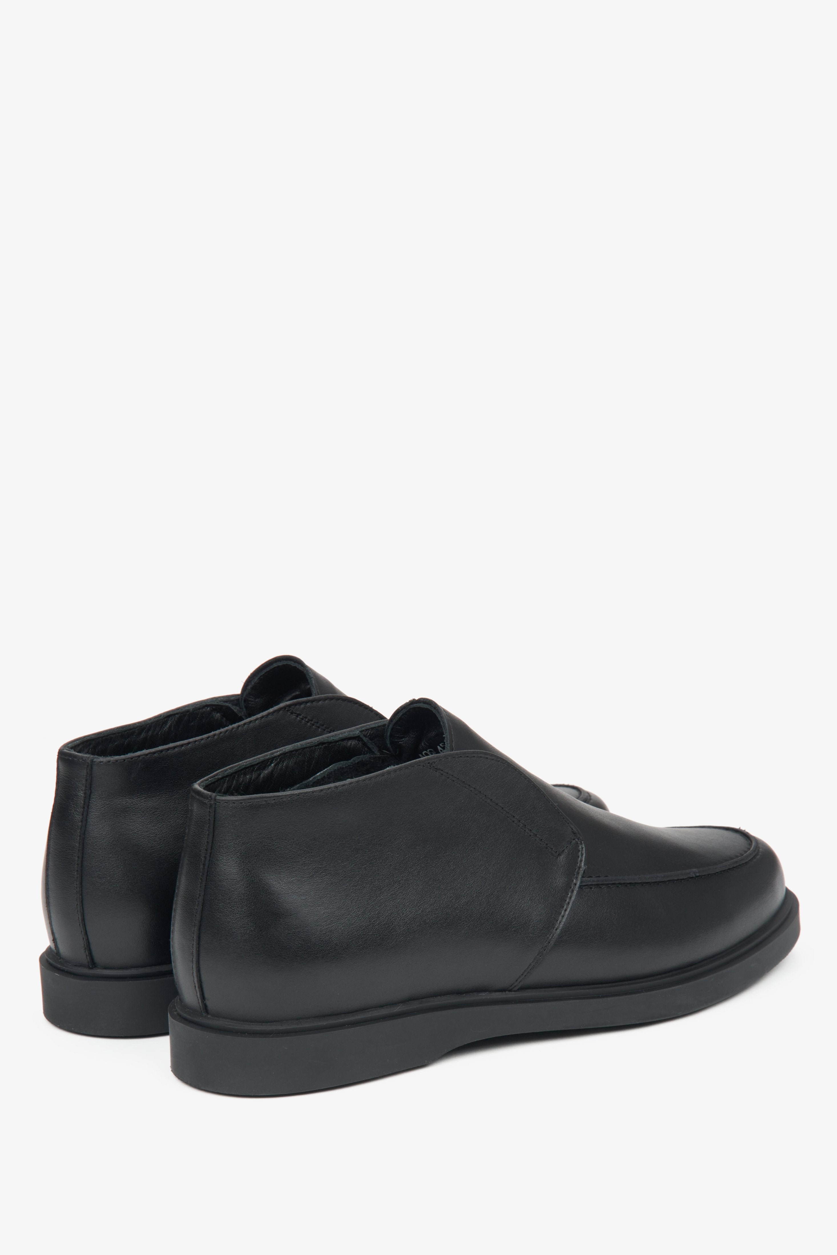 Men's black loafers by Estro - close-up of the heel and side line of the shoe.