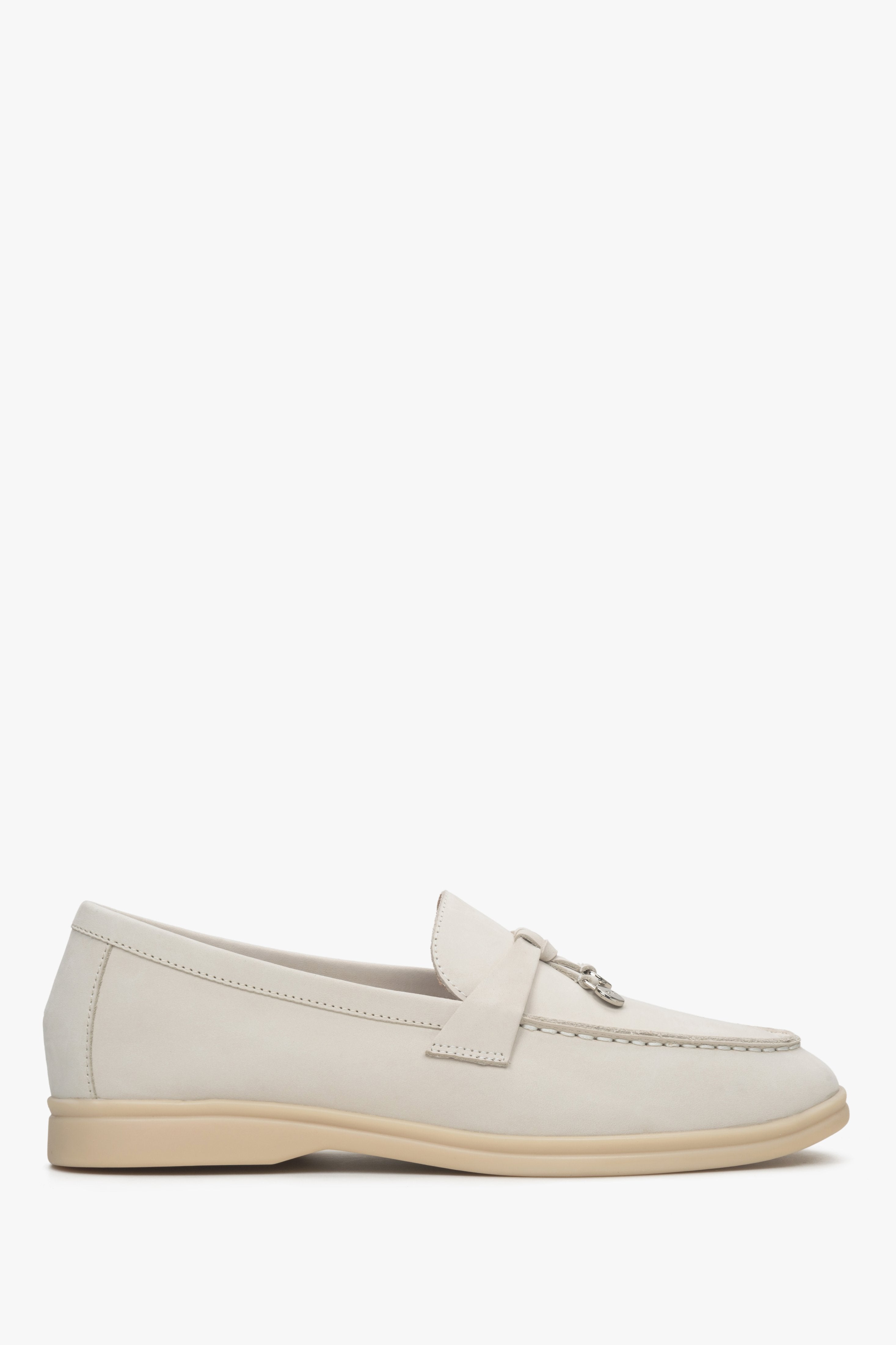 Women's light beige tassel loafers made with nubuck Estro.