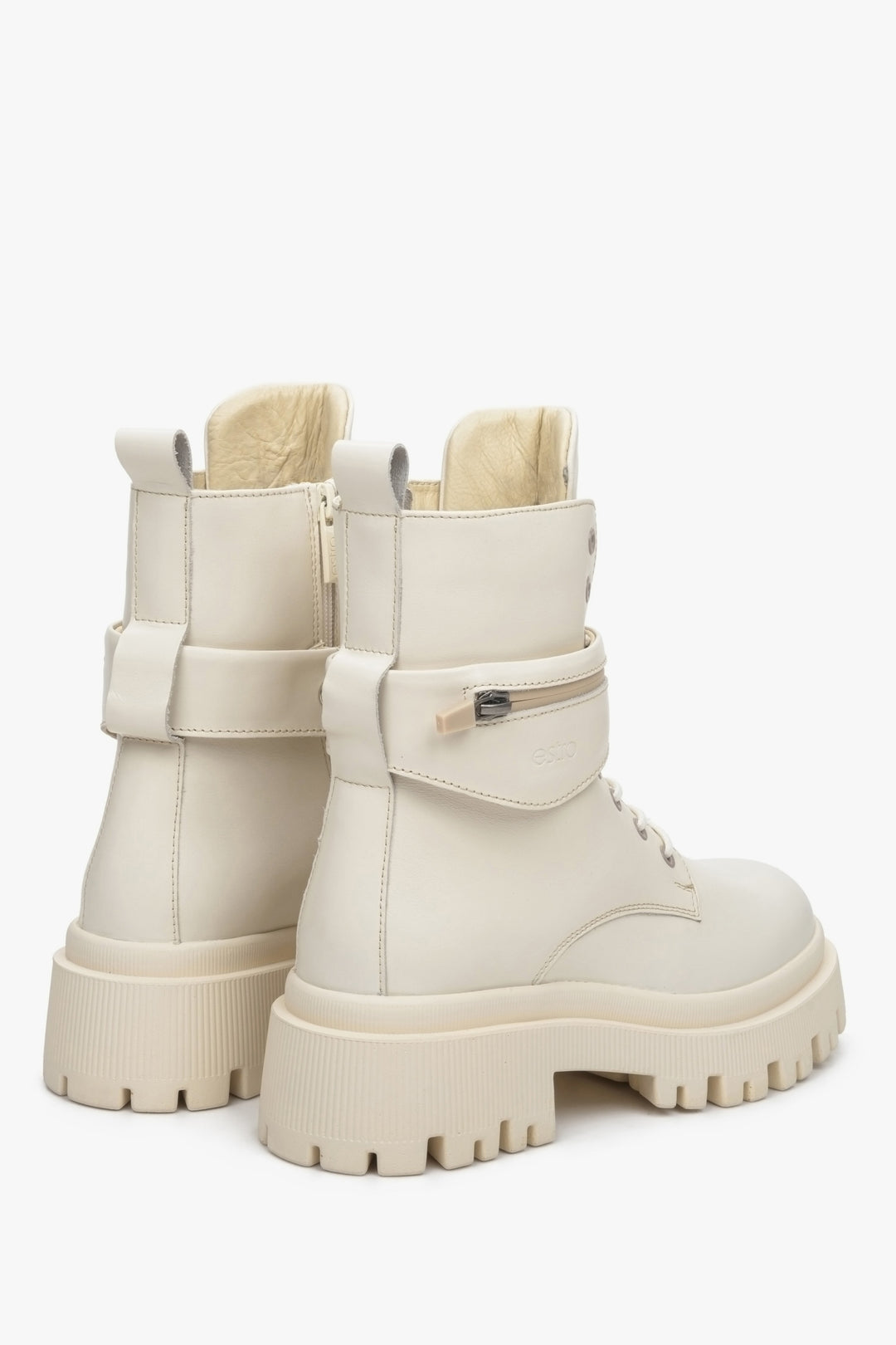 Women's high Estro winter ankle boots on a platform with lacing and a zipper - the back of the shoe is light beige.