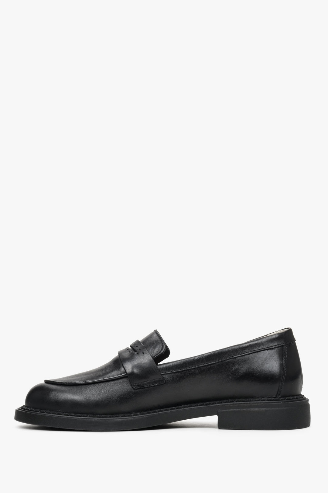 Women's leather loafers in black color by Estro - shoe profile.