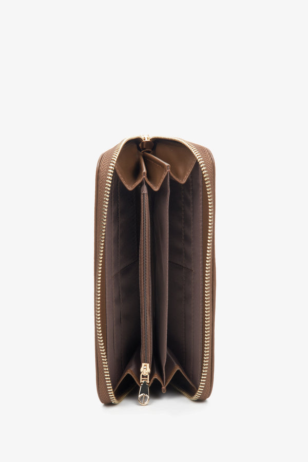 Estro women's large dark brown continental wallet with a zipper - interior.