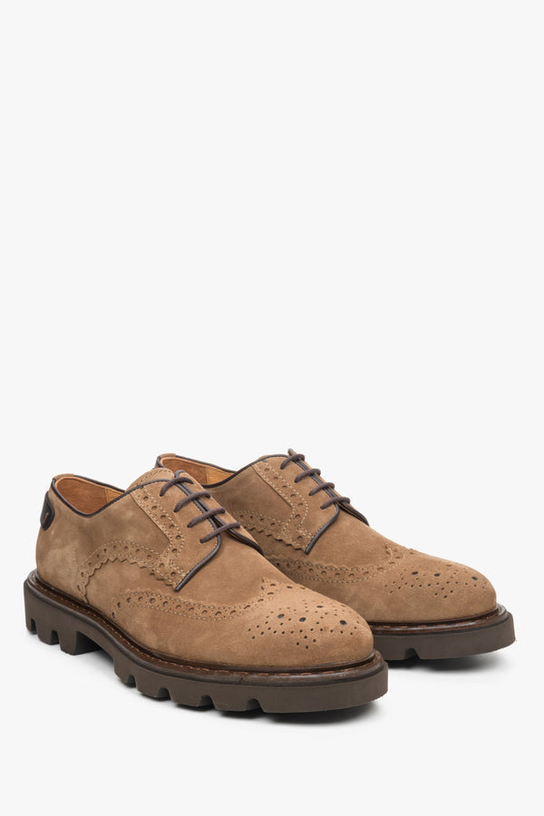 Men's light brown suede lace-up oxford shoes by Estro.