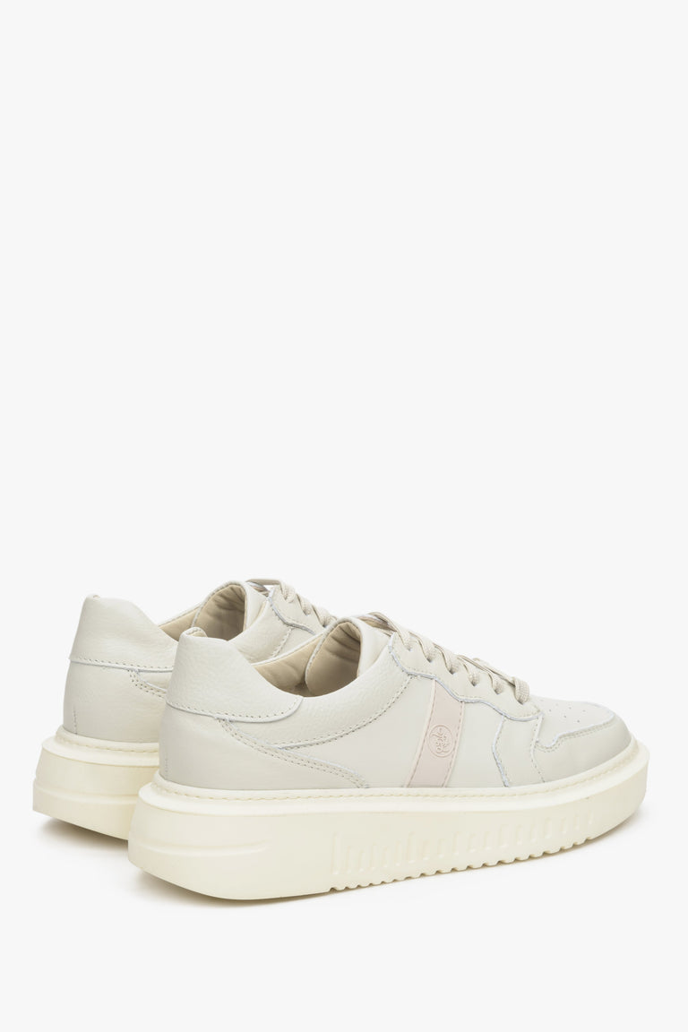 Women's beige Estro sneakers made of genuine leather - close-up on the side seam and heel.