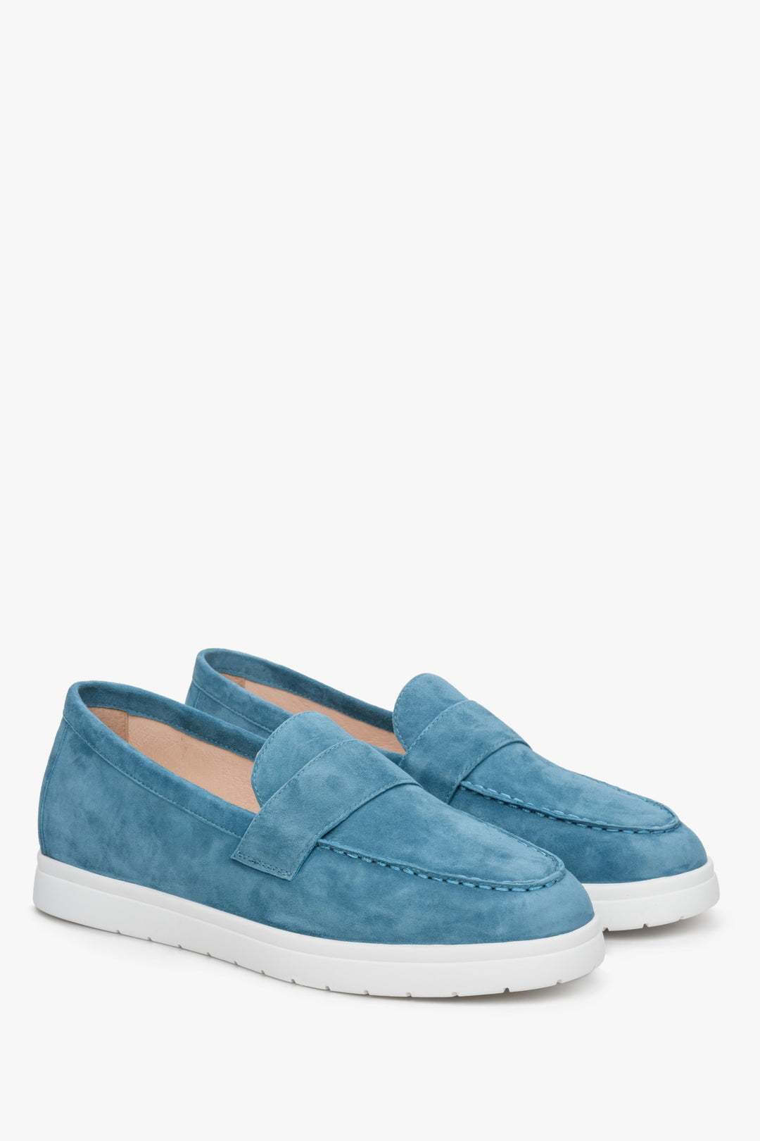 Blue women's moccasins made of genuine velour - presentation of the toe and side vamp.