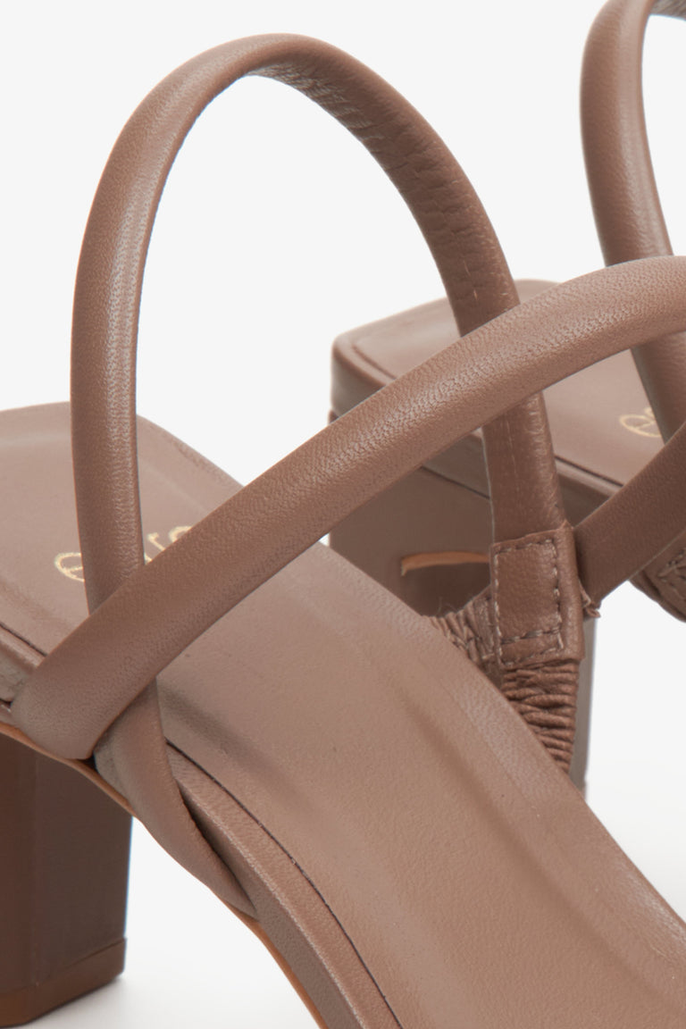 Women's block-heel sandals in brown by Estro - close-up on the details.