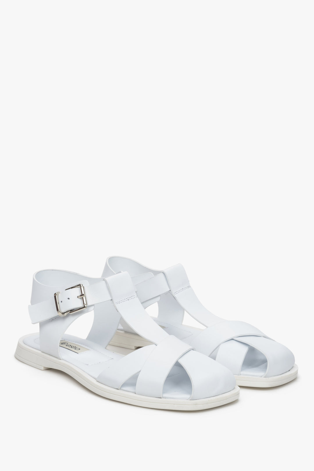 Estro white thick straps sandals made of natural leather.