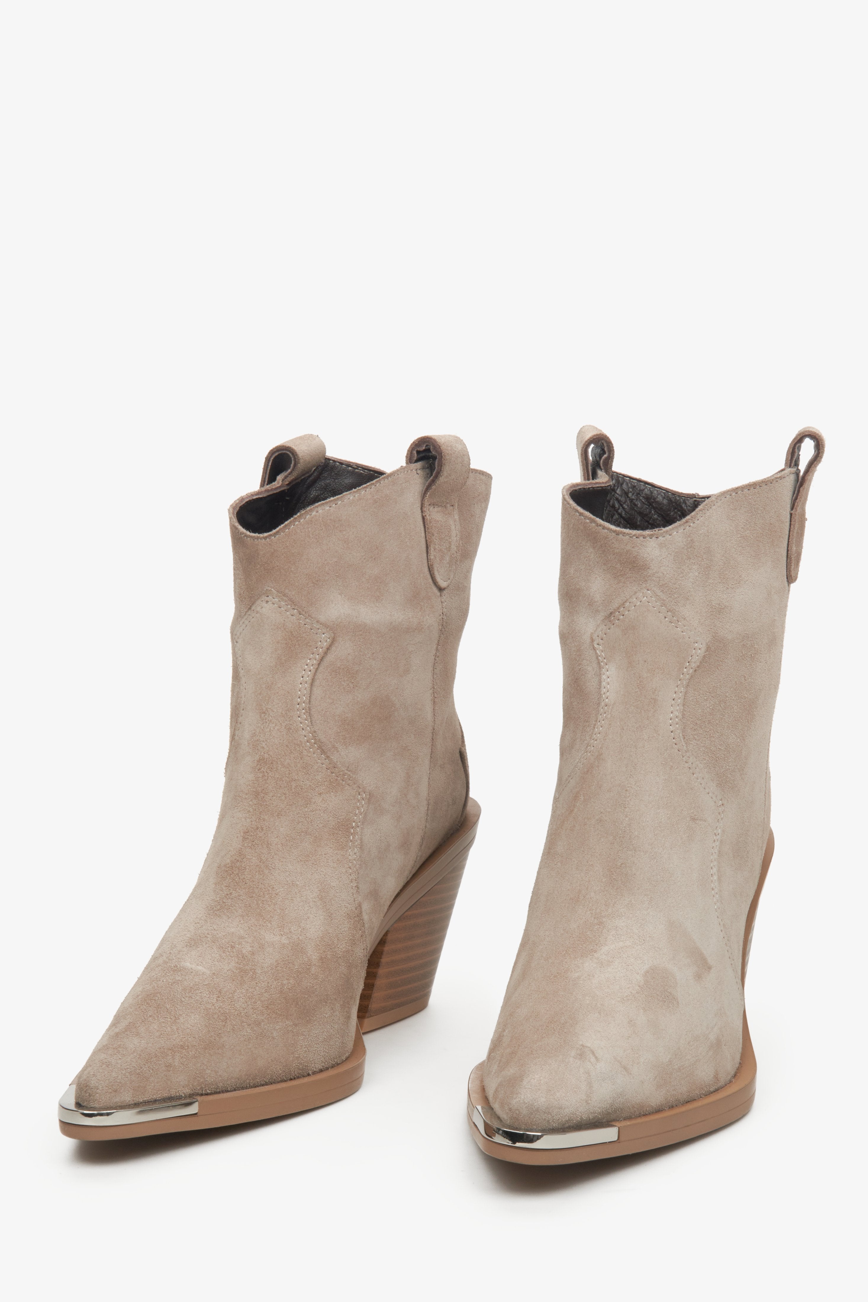 Elegant cowboy boots in beige made of genuine suede Estro.