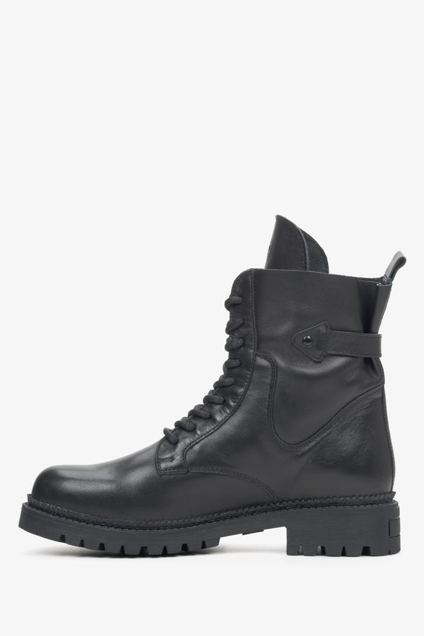 Leather women's black boots with a buckle and laces - shoe profile.