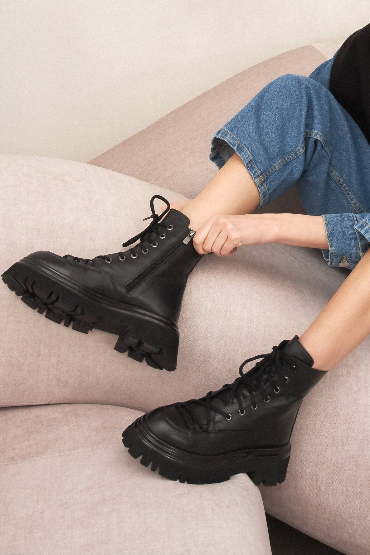 Women's Black Lace-up Ankle Boots made of Genuine Leather Estro ER00112334.