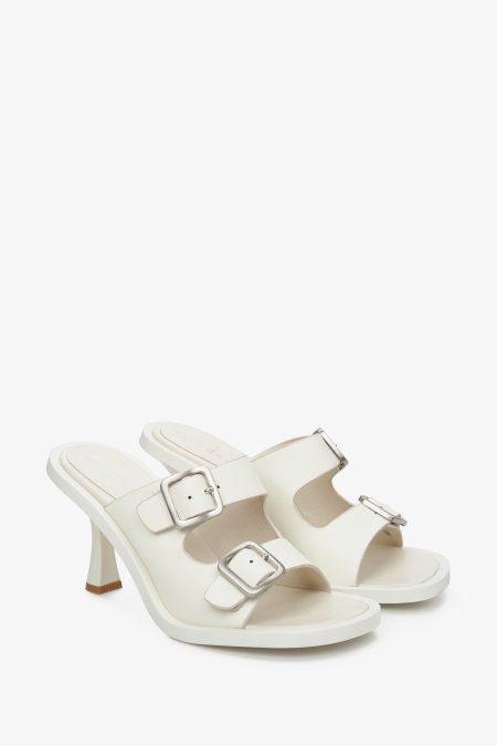 Leather, women's white  mules with a buckle from Estro - presentation of the tip and side of the footwear.