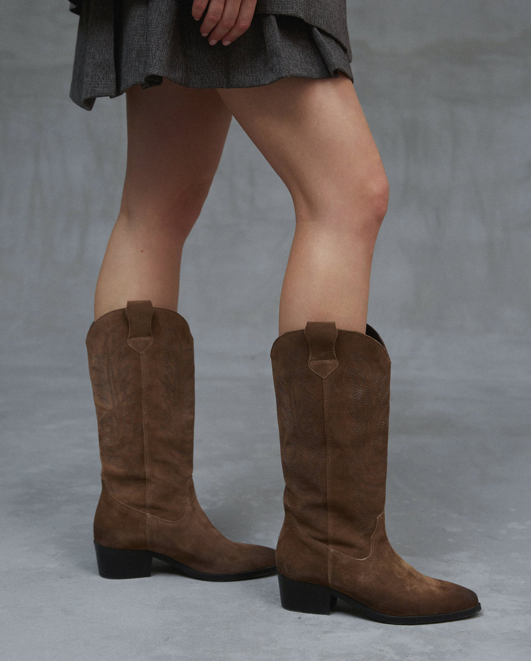 Women's Brown Cowboy Boots made of Genuine Italian Suede Estro ER00113602.