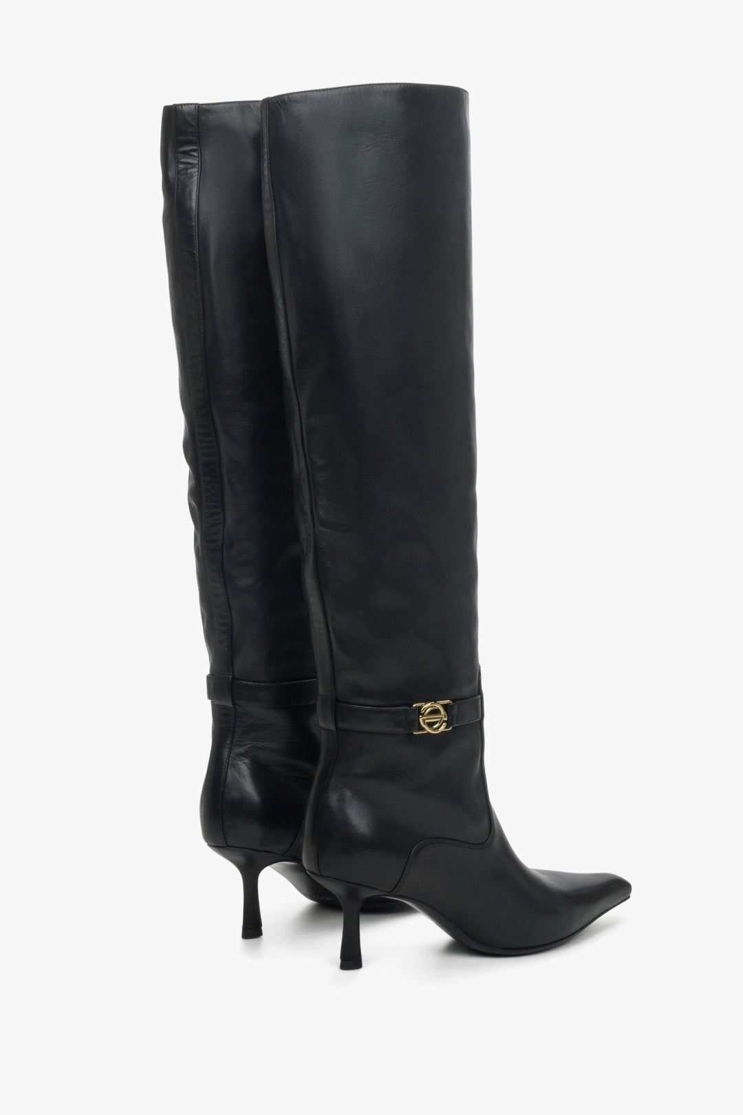 Women's black boots made of genuine leather with a low heel by Estro - close-up on the back of the boot.