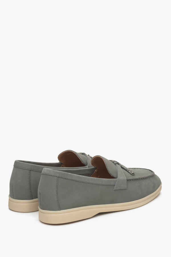 Women's grey tassel loafers made with nubuck Estro.