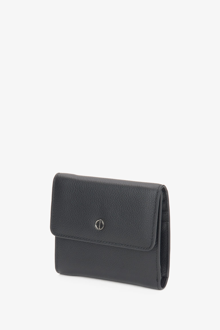 A handy black women's wallet by Estro.