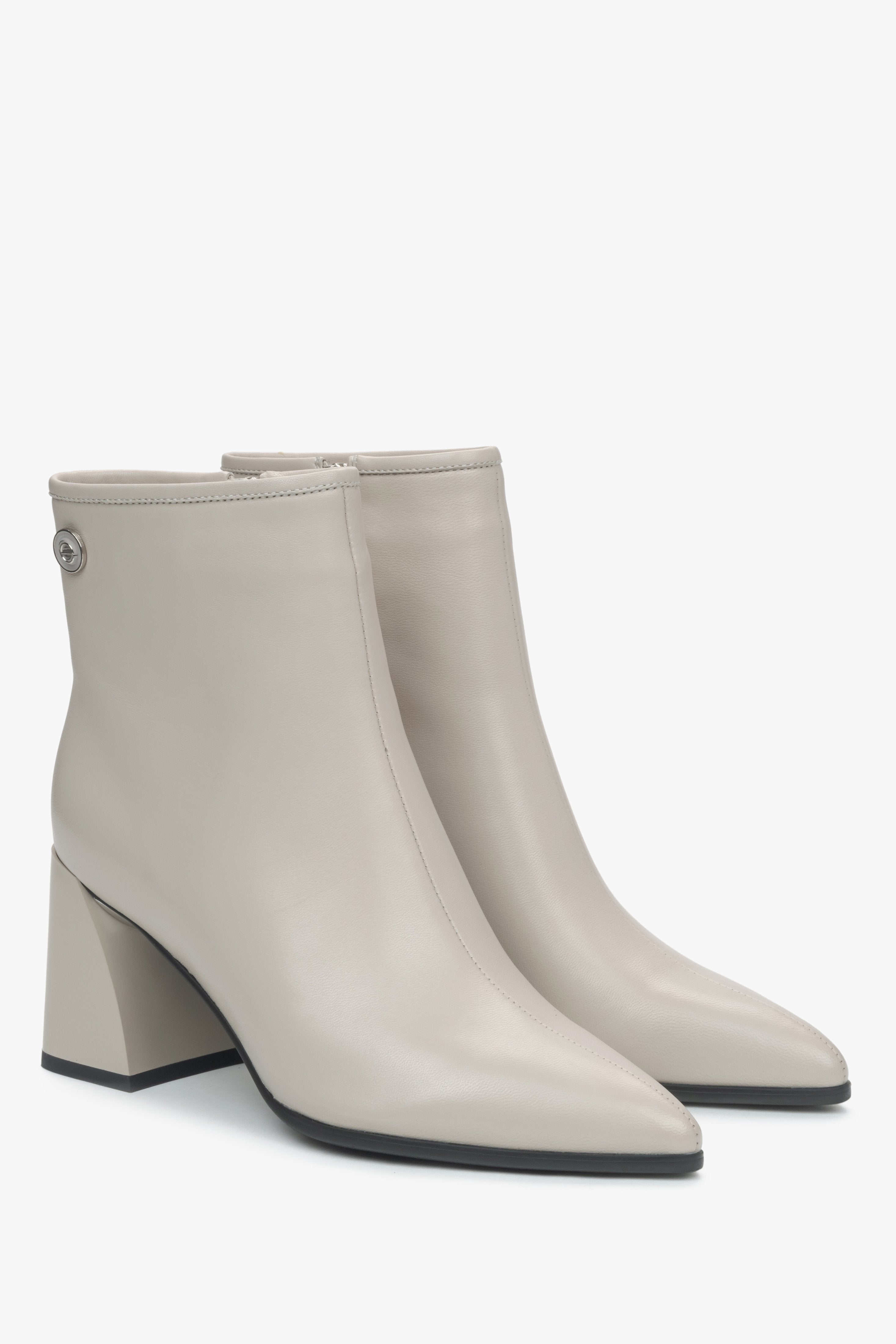 Light beige leather women's ankle boots with a pointed toe and heel, Estro.