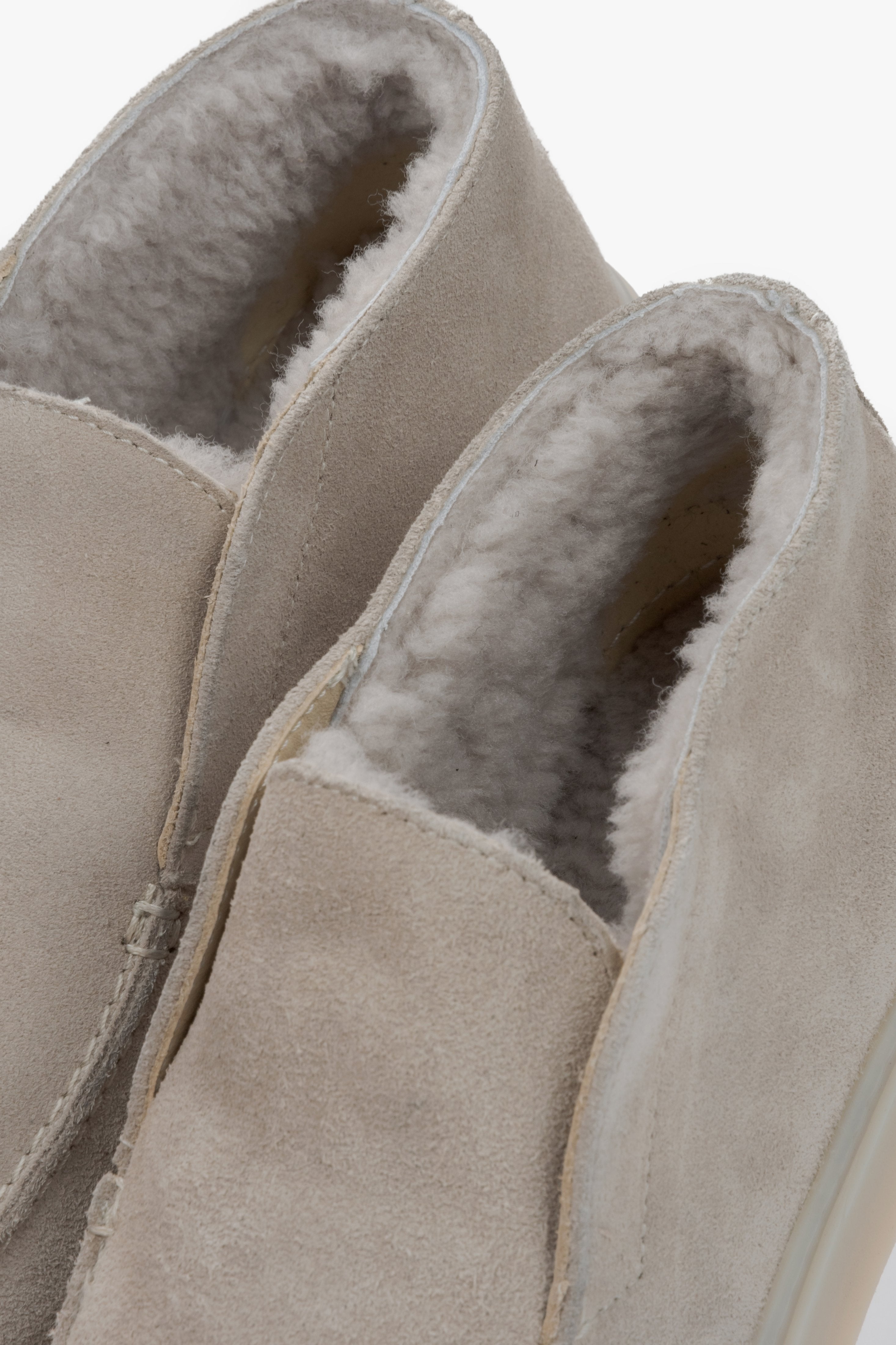 Women's light beige ankle boots for winter made of natural velour Estro - close-up of the shoe lining.