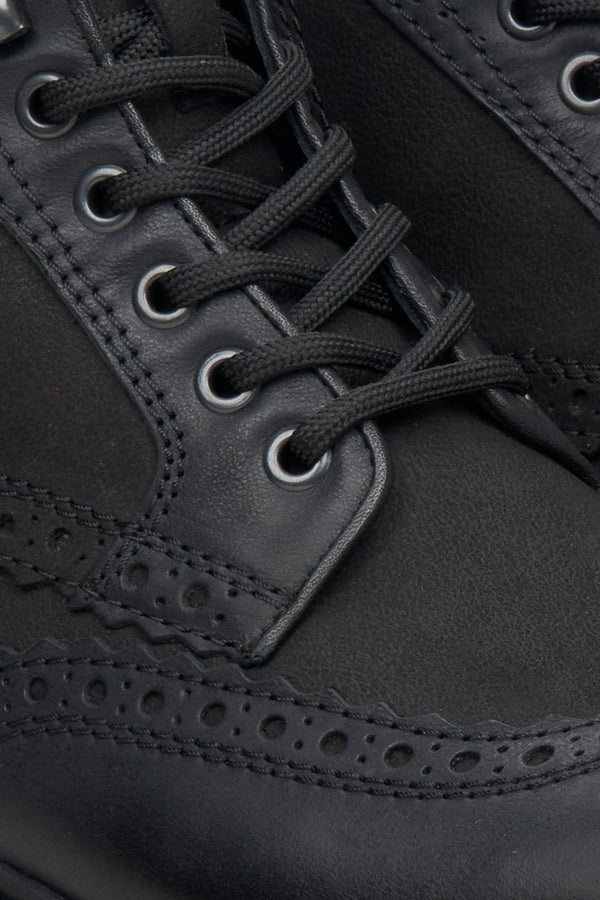 Men's black nubuck Estro winter boots - close-up on the details.