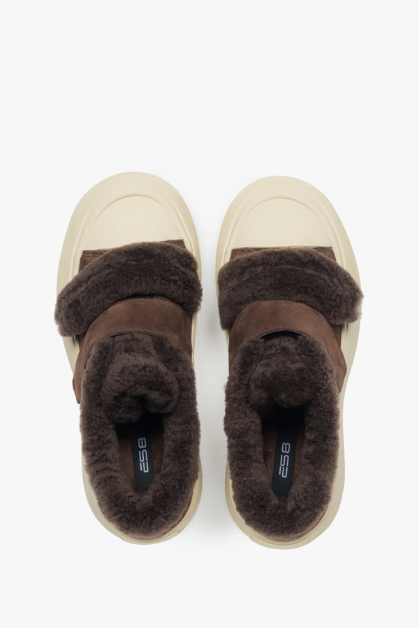 ES8: women's dark brown low-top sneakers featuring a genuine velour upper and a cozy fur lining.