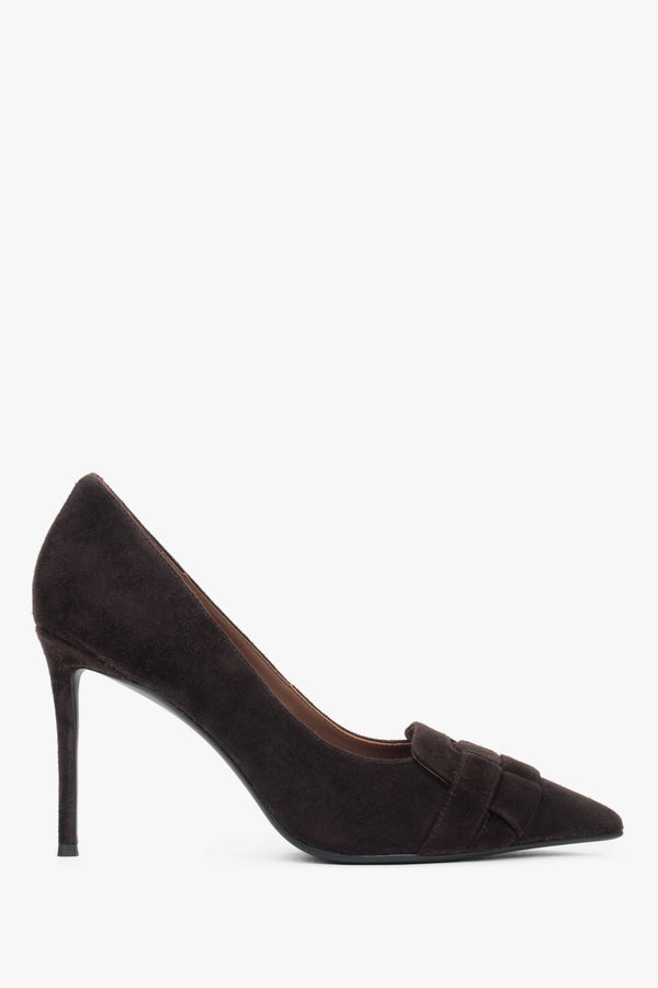 Dark brown high heels in genuine velour with decorative detail – side view.
