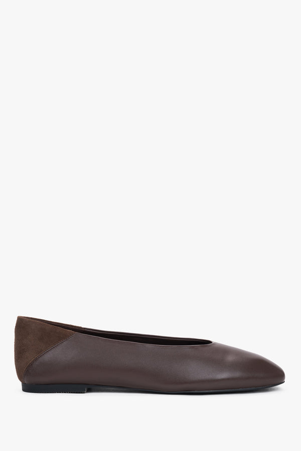 Dark Brown Leather Ballet Flats with a Square Toe and a Velour Heel Counter Estro ER00119450.
