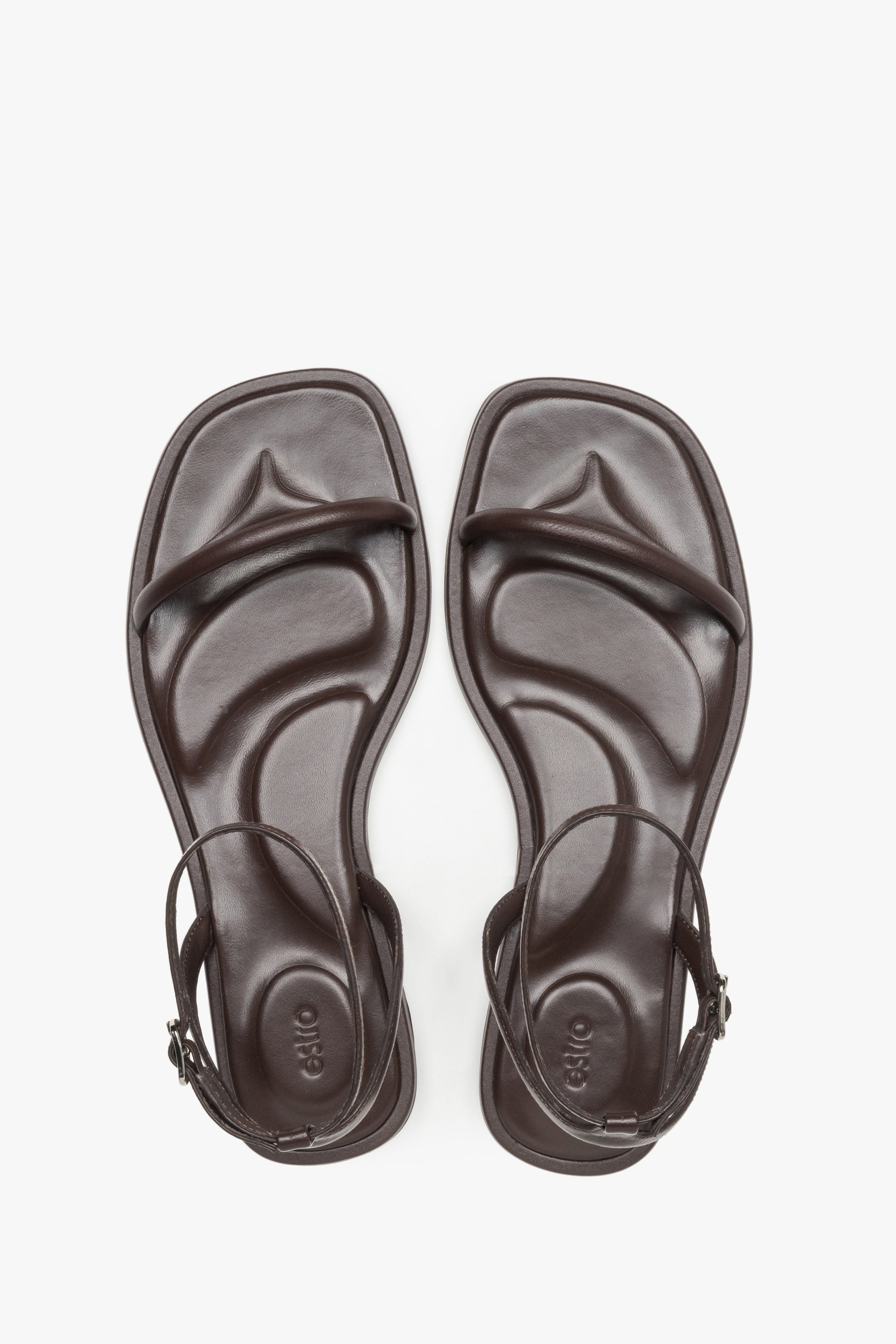 Lightweight women’s sandals by Estro, in an intense dark brown shade, with a leather insole and premium-quality finish.