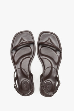 Lightweight women’s sandals by Estro, in an intense dark brown shade, with a leather insole and premium-quality finish.