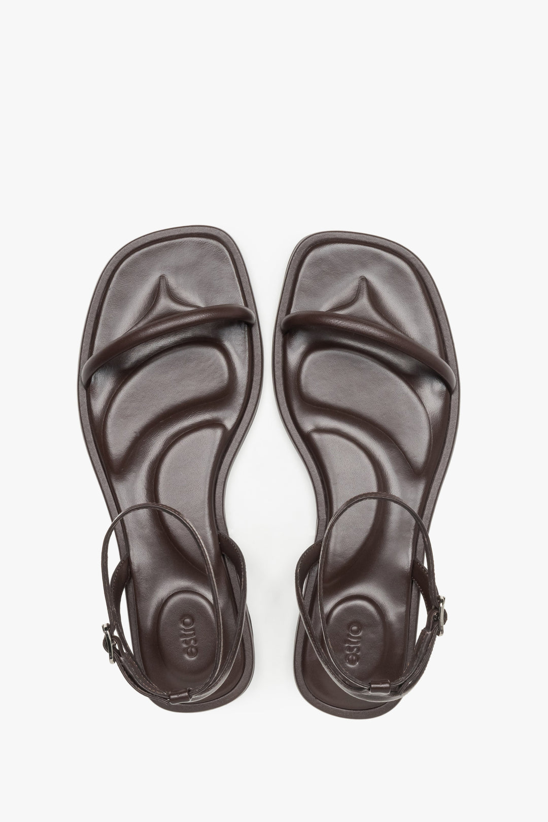 Lightweight women’s sandals by Estro, in an intense dark brown shade, with a leather insole and premium-quality finish.