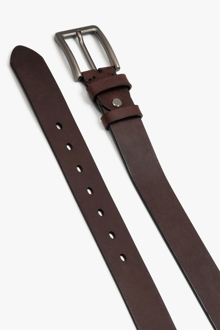 Men's dark brown belt in smooth natural leather with a silver buckle.
