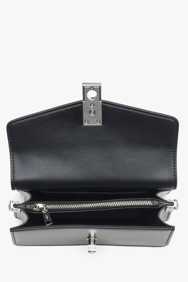 Women's Estro black leather bag - interior of the model.