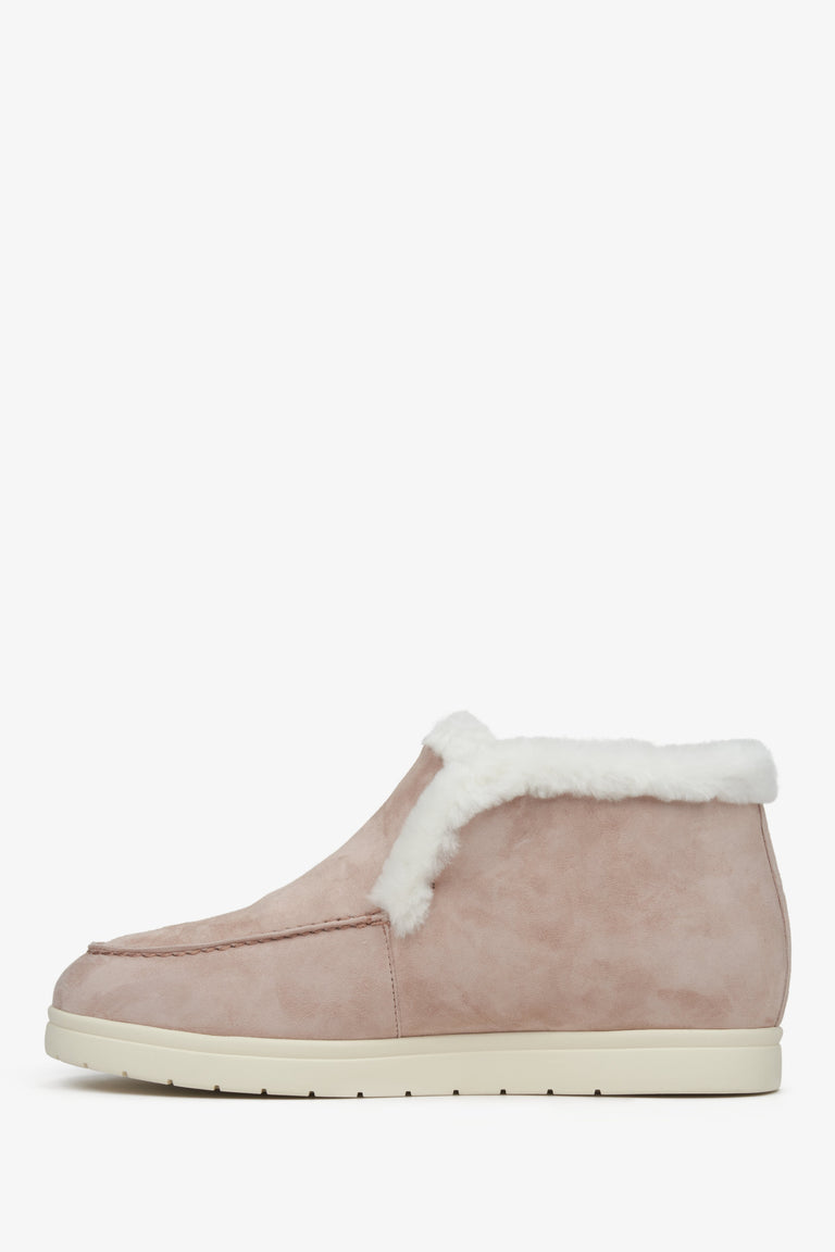 Estro women's winter moccasins with natural fur - shoe profile.