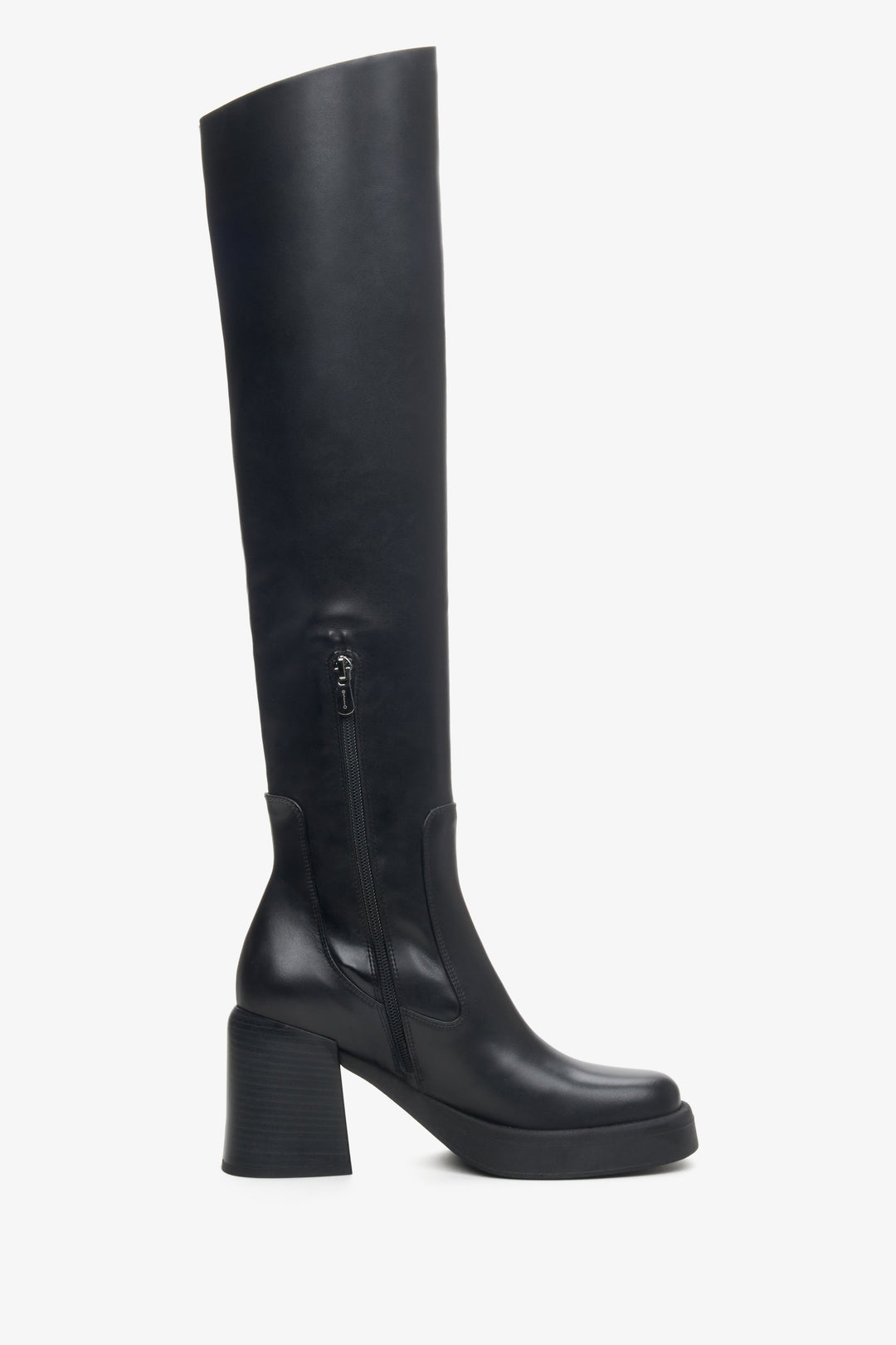 Knee-high black leather boots Estro - shoe profile.